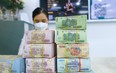 Lãi suất tiết kiệm cao nhất 9,3%/năm, &quot;hé mở&quot; về đỉnh của giá vàng năm 2023