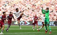 Lại "át vía" West Ham trên sân khách, Man City giữ chắc ngôi đầu Premier League 