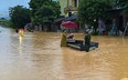 Mưa liên tục, nhiều điểm ngập sâu 2-3m, người dân Nghệ An phải di dời vật nuôi, tài sản