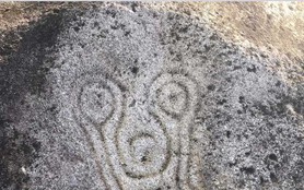 Tảng đá cổ có hình khắc kỳ lạ ở suối Cỏ của Hòa Bình xuất hiện cách đây mấy nghìn năm?
