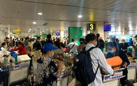 Hành khách mỏi mòn chờ hành lý ký gửi, sân bay Tân Sơn Nhất nói gì?