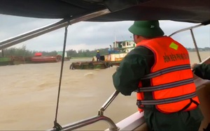 Quảng Nam: Lốc xoáy đánh chìm tàu, hai cha con mất tích