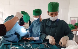 Hà Tĩnh: Bệnh viện huyện Cẩm Xuyên chìm trong biển nước vẫn mổ đẻ thành công 15 ca
