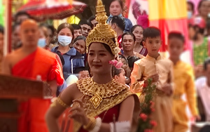 Rộn ràng Lễ dâng y Kathina tại chùa Chrey Tasor của người Khmer