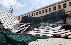 TP.HCM: Gió lốc tốc mái một trường THPT, gây hư hại nhiều tài sản