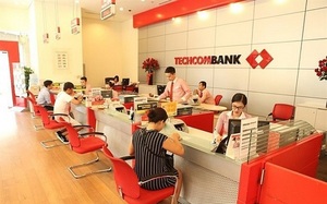 Vì sao ngân hàng 'hy sinh' phí dịch vụ để tăng tiền gửi không kỳ hạn?