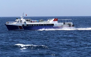 Quảng Ngãi: Giá nhiên liệu giảm kỷ lục nhưng vé tàu khách Lý Sơn vẫn...trên trời 
