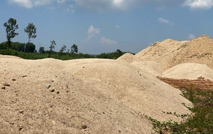 Quảng Ngãi: Sở TNMT nói gì về số cát ở bãi chứa trái phép của Công ty Lý Tuấn ? 