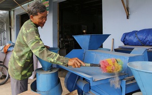 Ninh Thuận: Một nông dân sáng chế máy &quot;làm biếng” độc đáo bóc mày ngô &quot;siêu nhanh&quot;