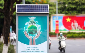 Cận cảnh thùng rác công nghệ có pin mặt trời mới xuất hiện ở Hà Nội
