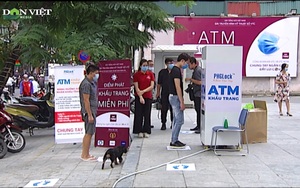 Cây “ATM khẩu trang” miễn phí giúp người Hà Nội chống Covid 19