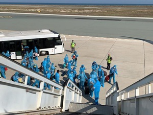 Gần 270 hành khách được đưa đi cách ly sau khi xuống sân bay Cần Thơ