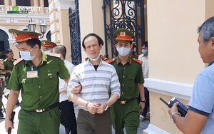 Thủ lĩnh băng nhóm &quot;Triều đại Việt&quot;, Nguyễn Khanh, vẻ mặt thất thần khi bị tuyên án 24 năm tù vì tội khủng bố