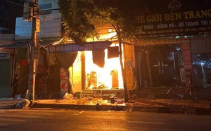 Clip cận cảnh vụ cháy cửa hàng tạp hóa ở Thái Bình khiến nữ sinh lớp 9 tử vong