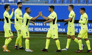 Suarez lại tỏa sáng, Atletico Madrid lên đầu La Liga