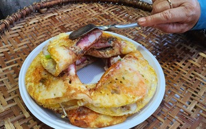 Đến Phú Yên nếm thử món bánh xèo hải sản với tôm, mực "độc, lạ"