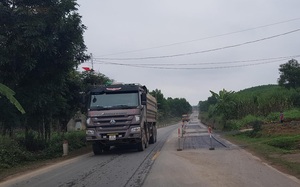 Công an tỉnh Nghệ An xử lý xe quá khổ, quá tải sau phản ánh của Dân Việt