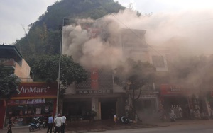   Sơn La: Cháy quán karaoke khói đen bốc lên mù trời
