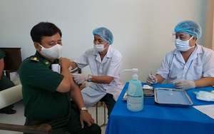 Tiêm vắc xin ngừa Covid-19 cho Bộ đội Biên phòng Kiên Giang