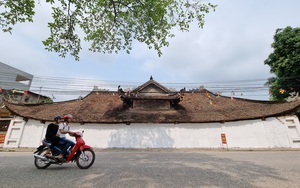 Bức tường tại đình làng cổ gần 200 năm tuổi được sơn trắng sau phản ánh của báo Dân Việt