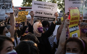 Thổ Nhĩ Kỳ: Hàng nghìn người biểu tình phản đối nạn bạo lực gia đình