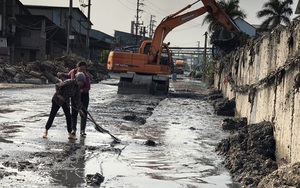 Clip: Kinh khủng cảnh xả thải ngập đường, bức tử môi trường ở làng nghề giấy Phú Lâm, Bắc Ninh
