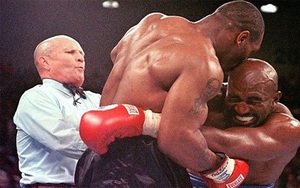 Làng quyền anh điêu đứng ra sao khi Mike Tyson cắn tai Evander Holyfield?