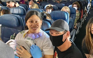 Người phụ nữ không biết mình mang thai đã sinh con trên chuyến bay giữa Thái Bình Dương