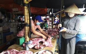 Giá lợn hơi giảm sâu, tại sao giá thịt lợn bán lẻ tại siêu thị, chợ vẫn cao?