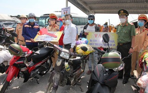 CSGT Đà Nẵng vận động doanh nghiệp tặng xe máy cho người dân về quê