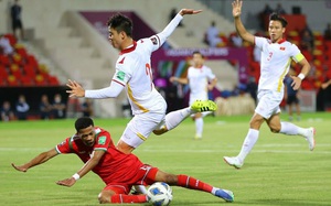 Thói quen đá tiểu xảo khiến cầu thủ Việt Nam dễ "dính đòn" khi gặp VAR?