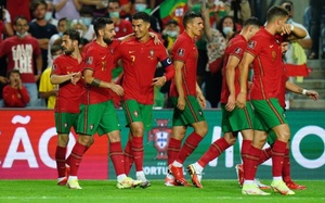 Lập hat-trick giúp Bồ Đào Nha đại thắng, Ronaldo xô đổ hàng loạt kỷ lục