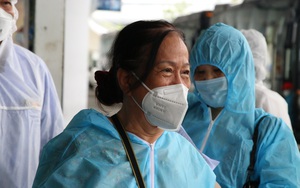 Đà Nẵng: Toàn thành phố đã trở thành &quot;vùng xanh&quot;, quyết tâm bao phủ tiêm vaccine Covid-19 người trên 65 tuổi