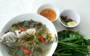 Tuyên Quang: Mùa lũ đánh mẻ cá suối, cá sông đem nấu canh lá chua ra món đặc sản ăn 1 bát tỉnh cả người
