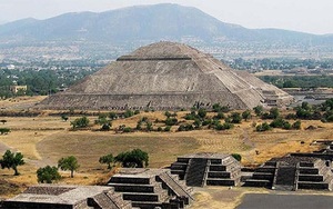 Kim tự tháp bí ẩn lớn gấp 2 lần Giza: Do người khổng lồ cao 3m xây dựng?