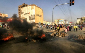 Thủ tướng và loạt quan chức bị bắt sau đảo chính ở Sudan, LHQ tuyên bố 'không thể chấp nhận được'