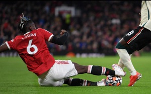 Pogba đá 14 phút, “biếu” 1 bàn và nhận 1 thẻ đỏ: Huyền thoại Paul Scholes khuyên… giải nghệ