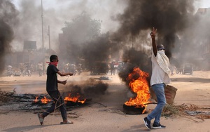 Tướng Sudan giải tán chính phủ, tuyên bố tình trạng khẩn cấp toàn quốc