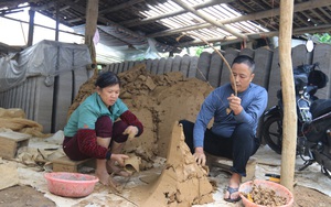 Lạng Sơn: Chuyện tai nghe mắt thấy ở làng trăm năm thái đất tìm sỏi, đóng ra thứ ngói âm dương mĩ miều