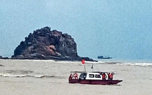 Bình Định: Ngư dân bất ngờ gặp nạn, tìm thấy 1 thi thể, 1 nạn nhân đang mất tích 