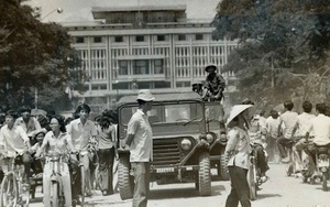 Chùm ảnh Sài Gòn sau khi Dương Văn Minh đọc tuyên bố đầu hàng