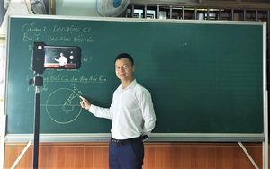 "Lớp học ảo" đầy tâm huyết ngay tại nhà riêng của thầy giáo trẻ Đắk Lắk