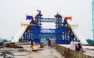 Cận cảnh công trường xây dựng cầu hơn 2.000 tỷ vượt sông Lạch Tray