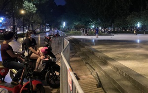 Hà Nội: Chưa hết giãn cách, hàng trăm người tụ tập vui chơi ở công viên 