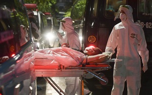 Hàng chục ô tô xuyên đêm di chuyển hàng trăm bệnh nhân từ Bệnh viện Việt Đức sang 3 bệnh viện khác