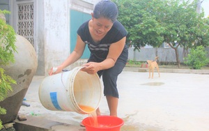 Hà Tĩnh: Khát nước sạch, hàng nghìn hộ dân vẫn phải dùng thứ nước nhiễm phèn vàng khè