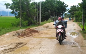 Xe của doanh nghiệp làm dự án năng lượng tái tạo cày nát đường giao thông nông thôn ở Ninh Thuận