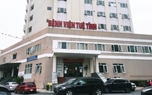 Hà Nội: Nhiều bác sĩ, nhân viên y tế Bệnh viện Tuệ Tĩnh lâm cảnh bần cùng vì bị nợ lương suốt nửa năm 