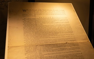Bản sao cực hiếm của Hiến pháp Mỹ bán được giá kỷ lục 974 tỷ đồng