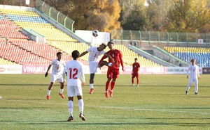 Đánh nguội Trọng Long, cầu thủ U23 Myanmar nhận thẻ đỏ